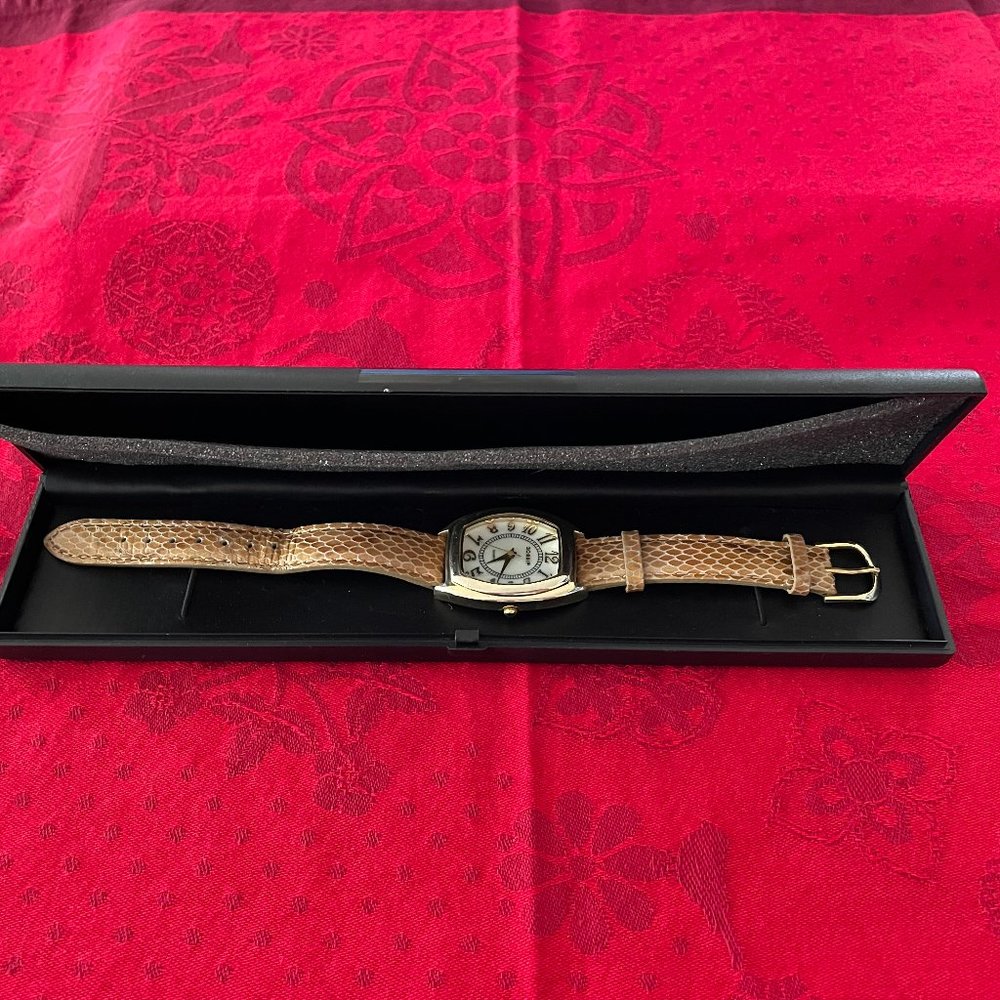 GOSSIP LEATHER WATCH IN ORIGINAL CASE - Picture 2 of 4